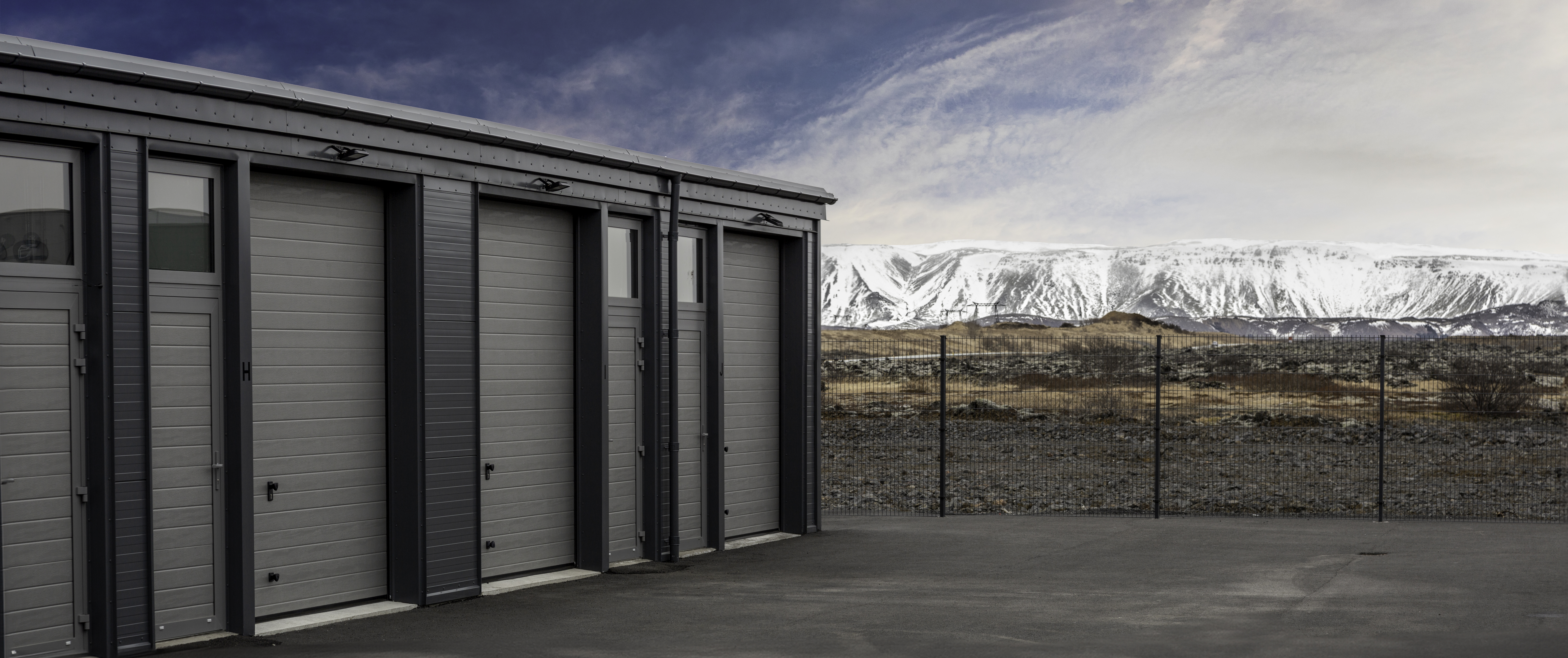 Krispol iðnaðarhurðir í landslagi